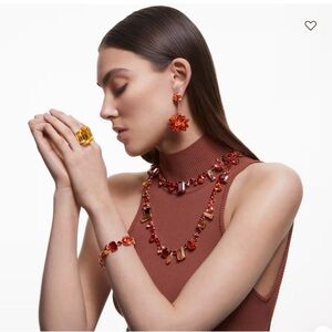 New Swarovski Lucent Cocktail Ring.